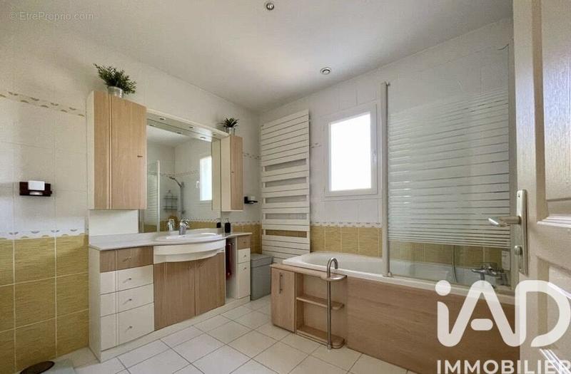 Maison - 140 m² - 5 pièces