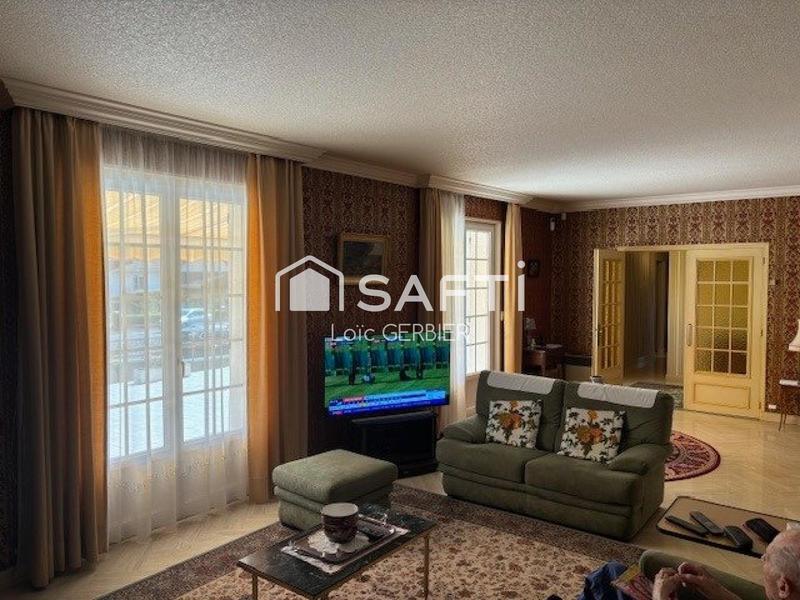 Maison - 360 m² - 10 pièces