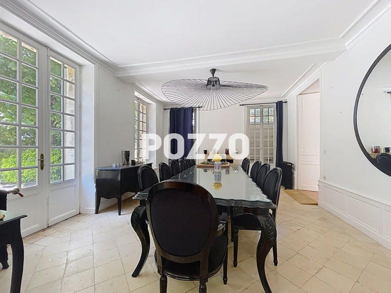 Maison - 340 m² - 11 pièces