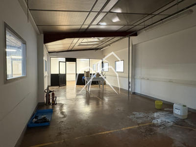 Entrepôt - 2 160 m²