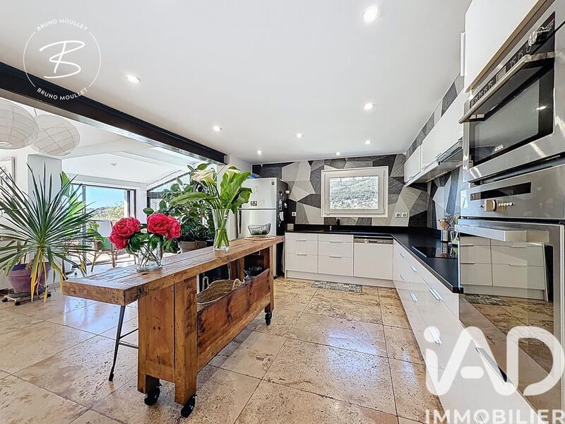 Maison - 226 m² - 7 pièces