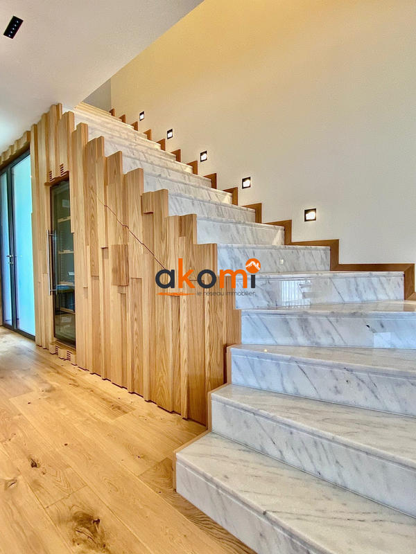 Maison - 202 m² - 6 pièces