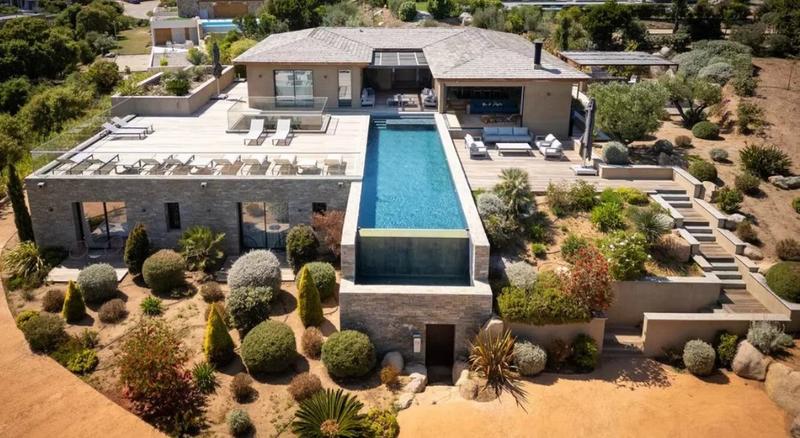 Villa - 249 m² - 7 pièces