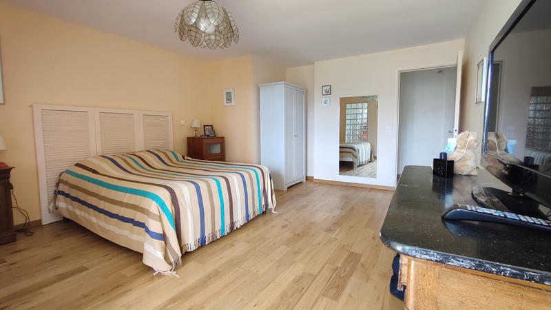 Maison - 242 m² - 7 pièces