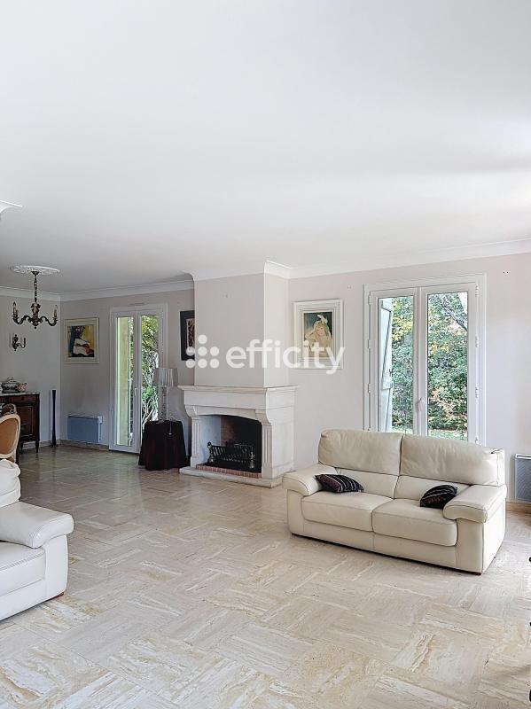 Maison - 220 m² - 6 pièces