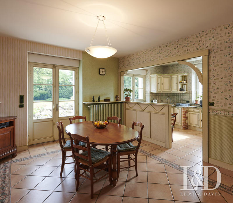 Maison - 460 m² - 10 pièces