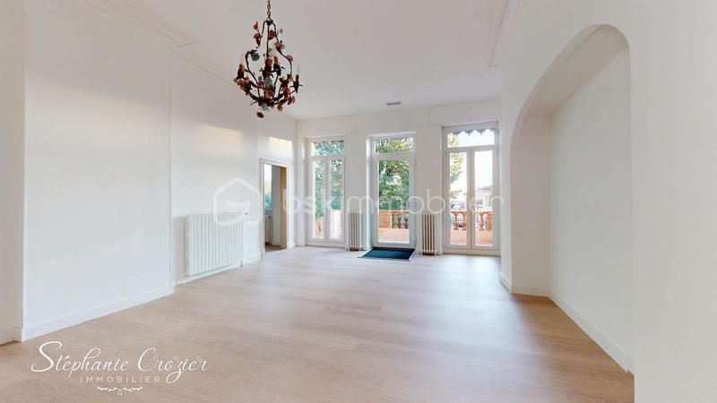 Demeure - 151 m² - 6 pièces