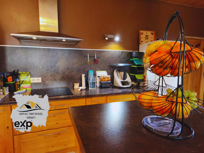 Maison traditionnelle - 215 m² - 8 pièces