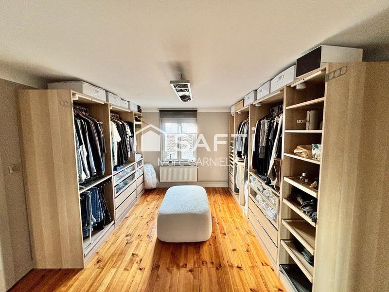 Maison - 335 m² - 11 pièces