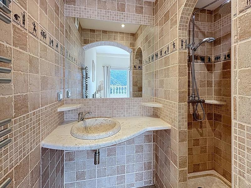 Maison - 231 m² - 7 pièces