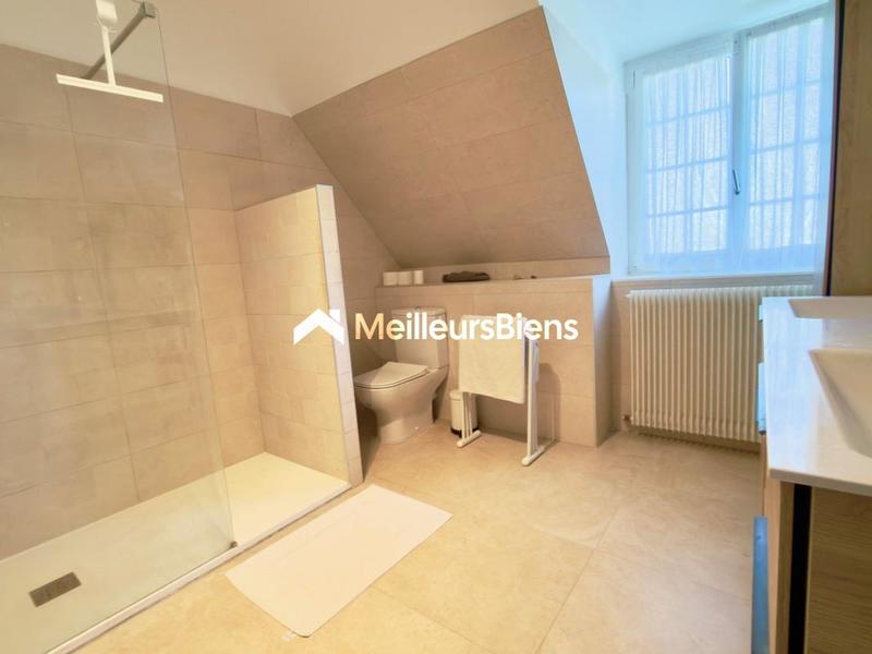 Maison - 166 m² - 7 pièces