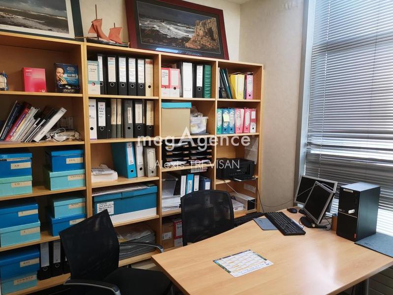 Local commercial - 180 m² - 9 pièces