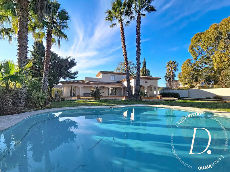 Villa - 270 m² - 8 pièces