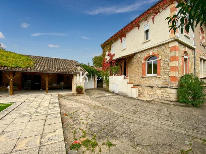 Maison - 240 m² - 7 pièces