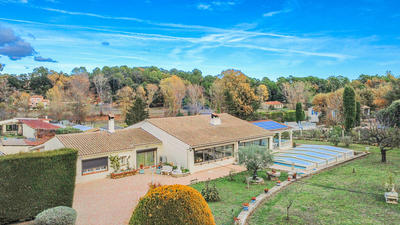 Maison - 220 m² - 8 pièces