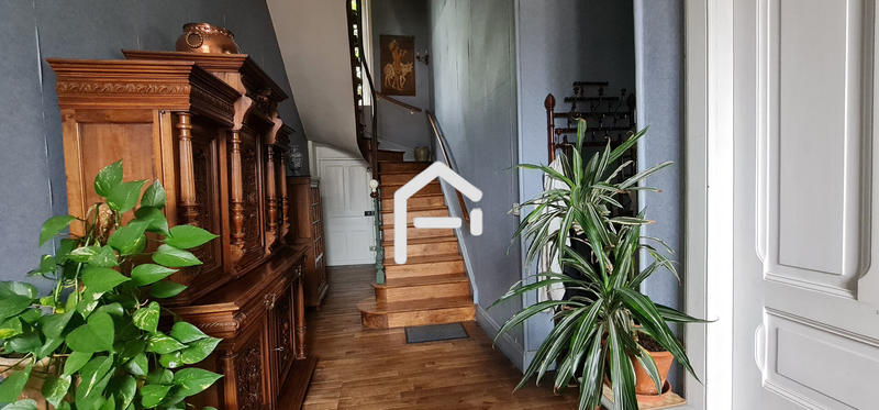 Maison - 210 m² - 8 pièces