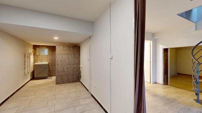 Maison - 260 m² - 9 pièces