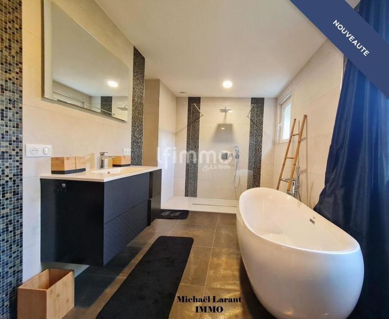 Propriété - 484 m² - 7 pièces