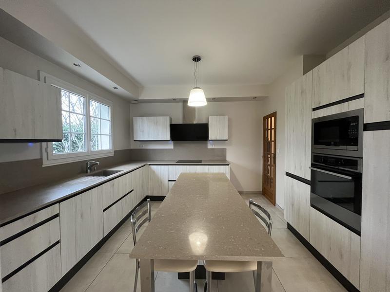 Maison - 165 m² - 8 pièces