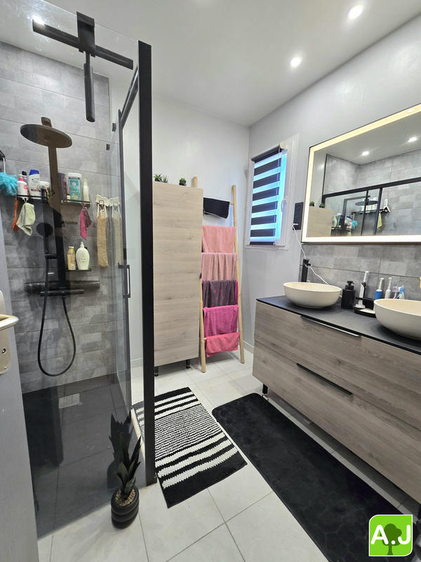 Maison - 87 m² - 5 pièces