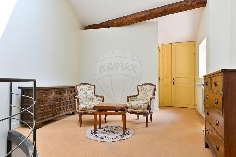 Maison - 540 m² - 6 pièces