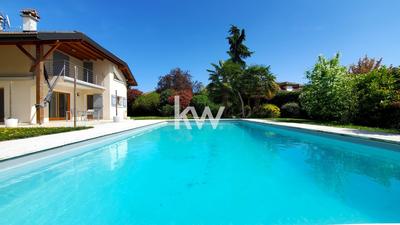 Maison - 223 m² - 8 pièces