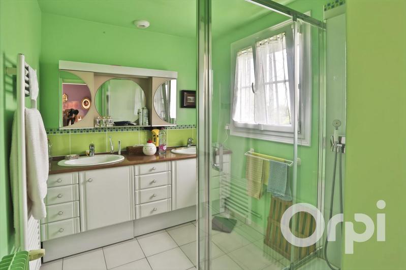 Maison - 223 m² - 7 pièces