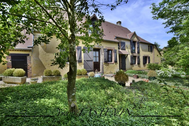 Villa - 351 m² - 10 pièces