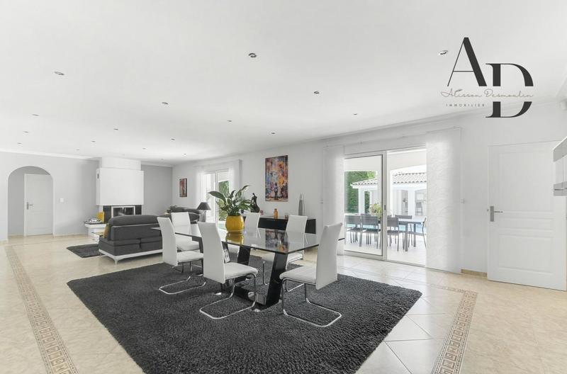 Maison - 285 m² - 7 pièces