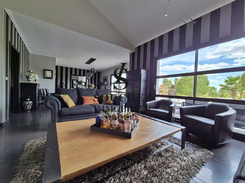 Villa - 265 m² - 10 pièces