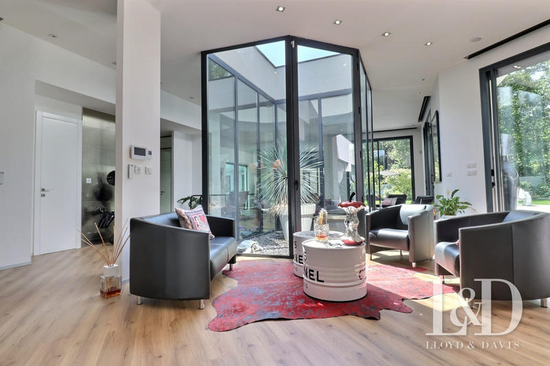 Maison - 433 m² - 12 pièces