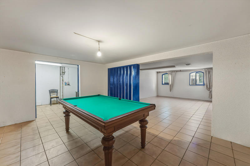 Maison - 265 m² - 7 pièces