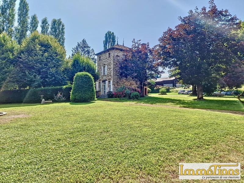 Propriété - 635 m² - 20 pièces