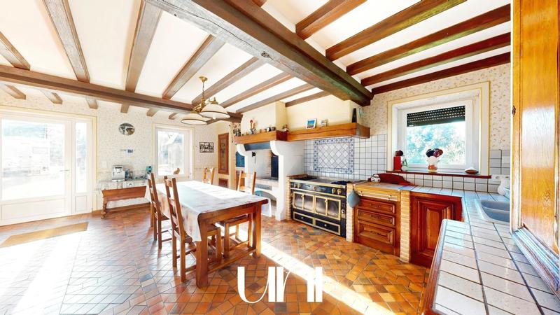 Maison - 587 m² - 11 pièces