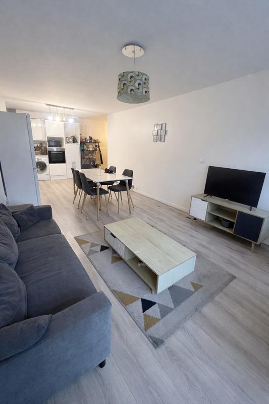 Appartement - 98 m² - 7 pièces
