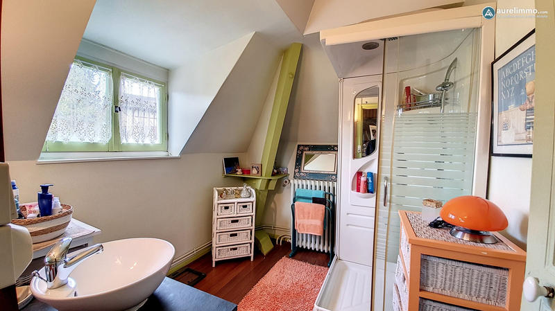 Maison - 285 m² - 9 pièces