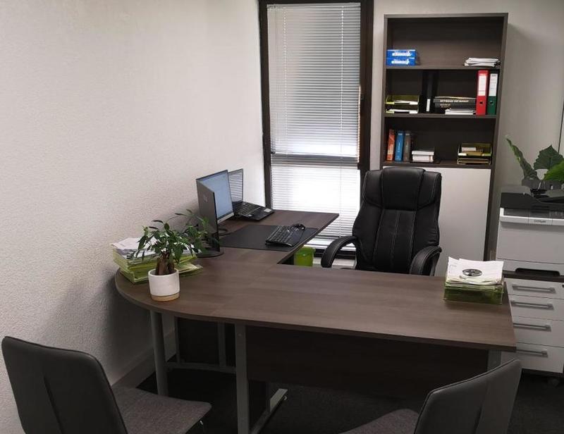 Bureau - 140 m² - 9 pièces