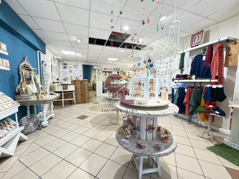 Magasins - 70 m² - 2 pièces