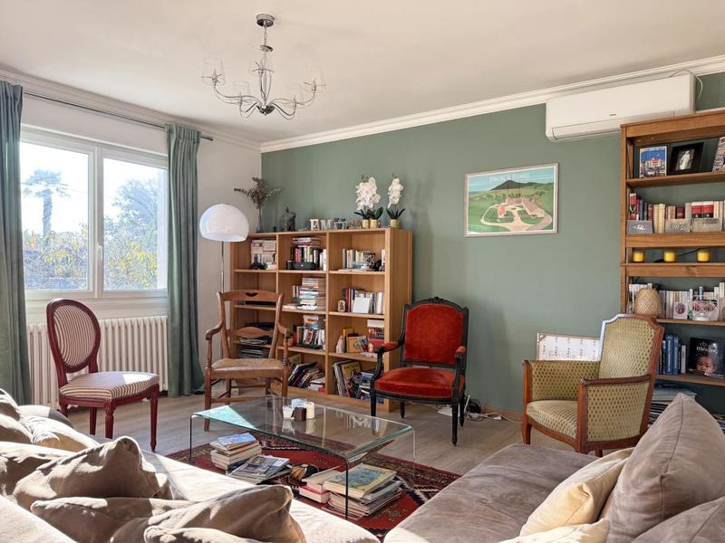 Maison - 261 m² - 8 pièces