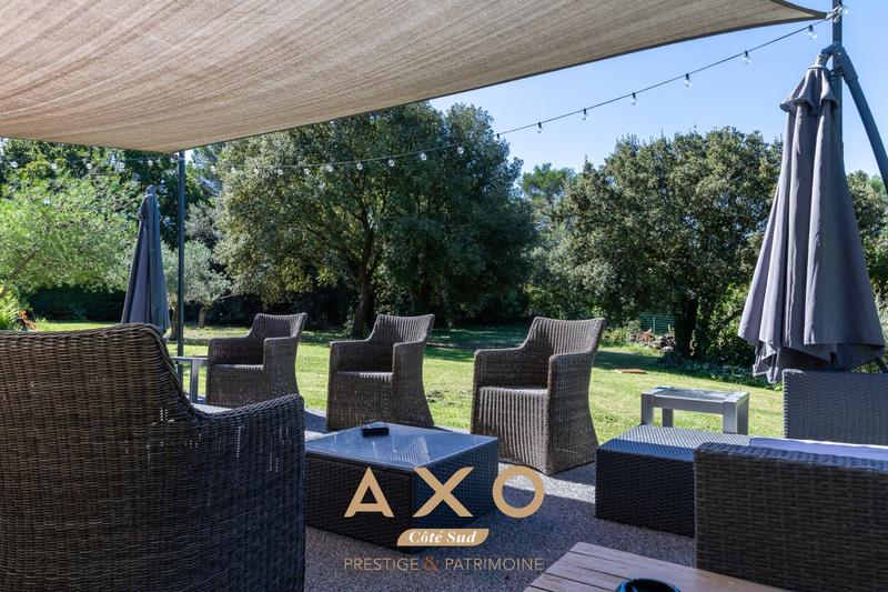 Maison - 230 m² - 8 pièces