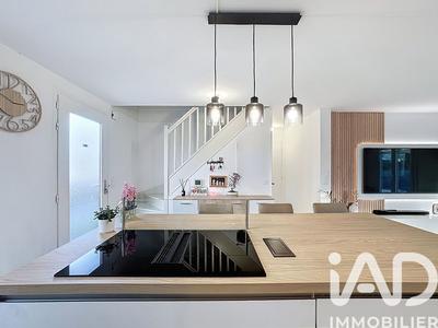 Maison - 90 m² - 5 pièces