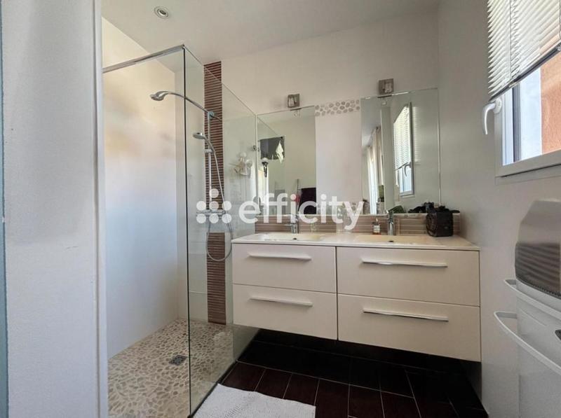 Maison - 220 m² - 6 pièces