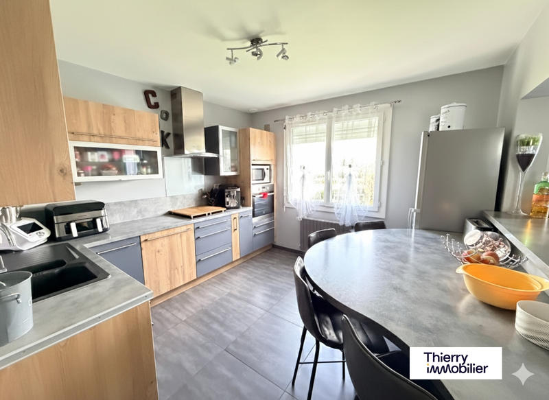 Maison - 180 m² - 6 pièces