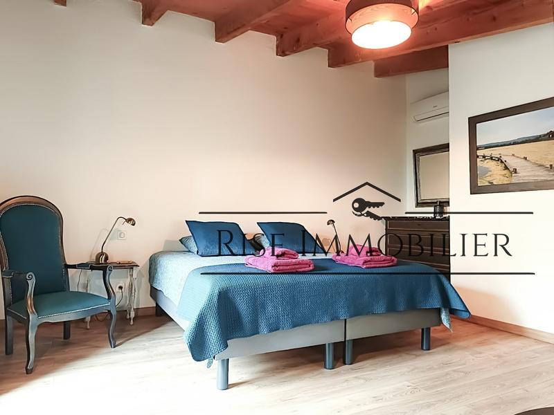 Maison - 218 m² - 9 pièces