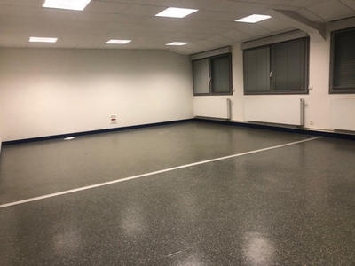 Local d'activité / Entrepôt - 672 m² - 25 pièces