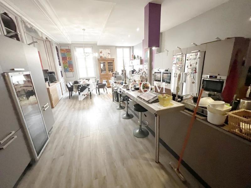 Propriété - 369 m² - 10 pièces