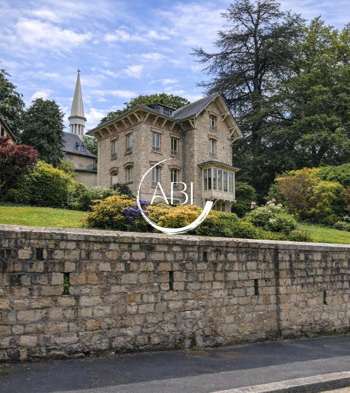 Villa - 183 m² - 8 pièces