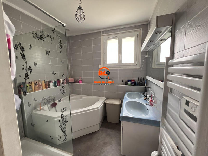 Maison - 185 m² - 8 pièces