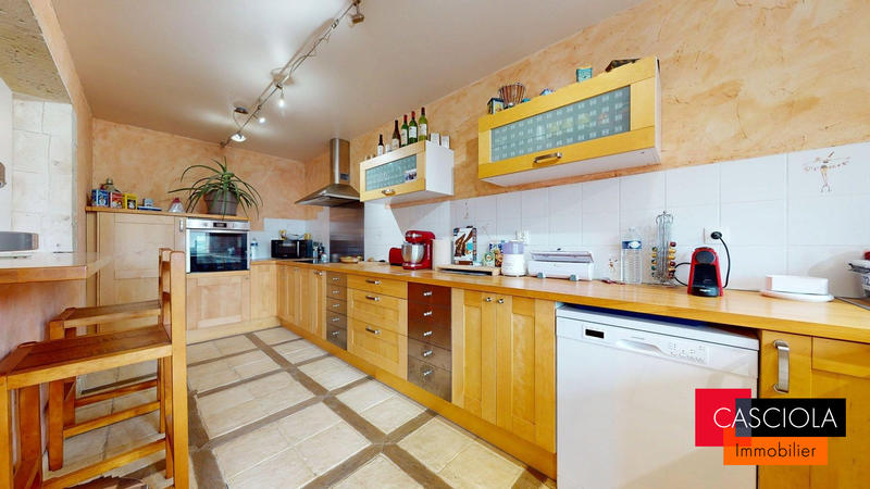 Maison - 200 m² - 5 pièces