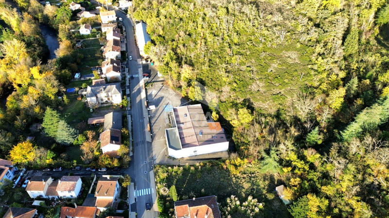 Local commercial - 673 m²